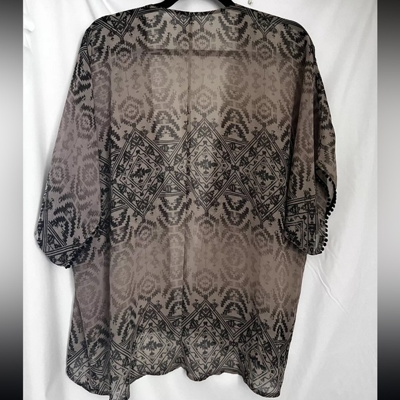 Studio Y Women’s Small Brown Short Sleeve Pom Pom Open Sheer Cardigan Kimono Top - Picture 5 of 6
